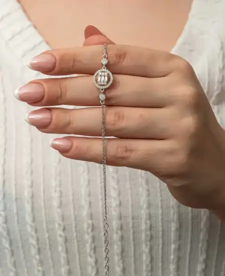 Gümüş Yuvarlak Baget Taşlı Kadın Bileklik