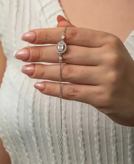 Gümüş Yuvarlak Baget Taşlı Kadın Bileklik
