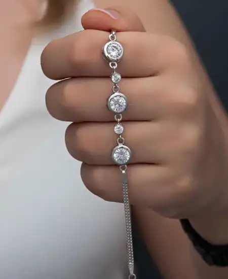 Gümüş Yuvarlak Taşlı Kadın Bileklik