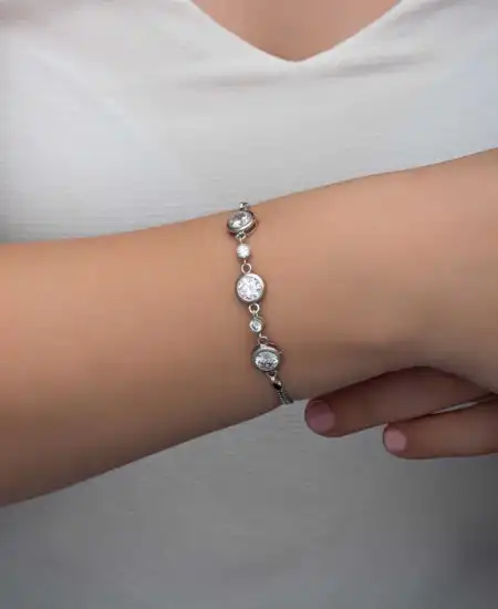 Gümüş Yuvarlak Taşlı Kadın Bileklik