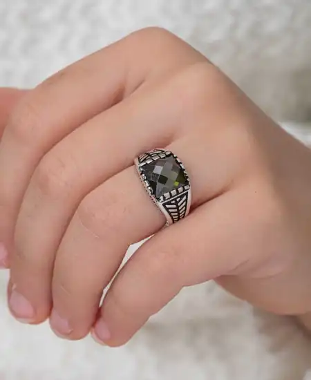 Gümüş Zeytin Yeşili Zirkon Taşlı Çocuk Erkek Yüzük