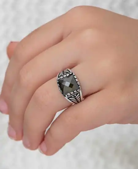 Gümüş Zeytin Yeşili Zirkon Taşlı Çocuk Erkek Yüzük