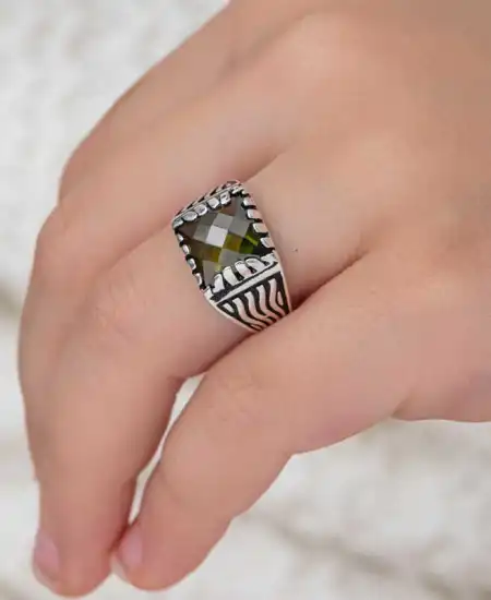 Gümüş Zeytin Yeşili Zirkon Taşlı Çocuk Erkek Yüzük