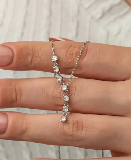Gümüş Zirkon Sıra Taşlı Kadın Kolye