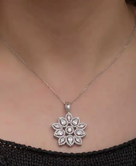 Gümüş Zirkon Taşlı Çiçek Kadın Kolye