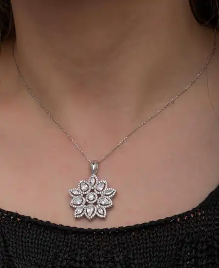 Gümüş Zirkon Taşlı Çiçek Kadın Kolye
