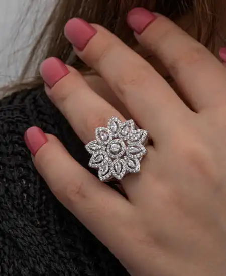 Gümüş Zirkon Taşlı Çiçek Kadın Yüzük