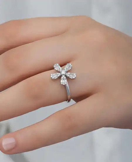 Gümüş Zirkon Taşlı Çiçek Kadın Yüzük