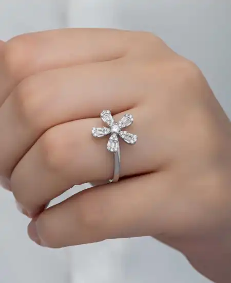 Gümüş Zirkon Taşlı Çiçek Kadın Yüzük