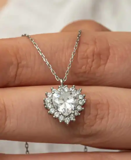 Gümüş Zirkon Taşlı Kalp Kadın Kolye