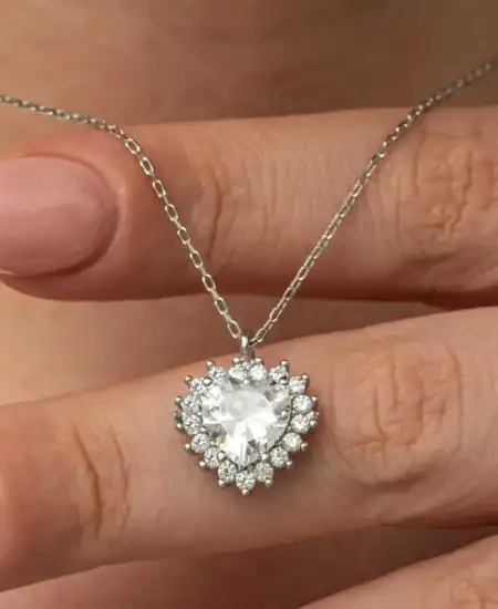 Gümüş Zirkon Taşlı Kalp Kadın Kolye