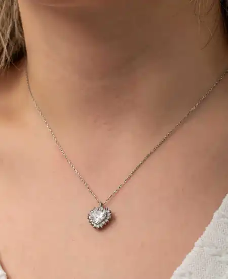 Gümüş Zirkon Taşlı Kalp Kadın Kolye