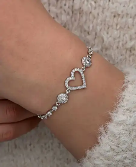 Gümüş Zirkon Taşlı Kalpli Kadın Bileklik