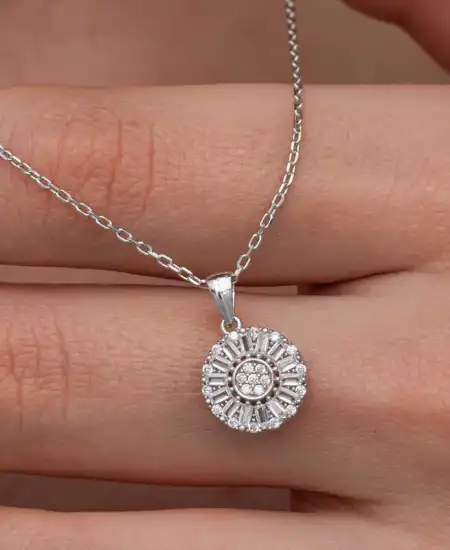 Gümüş Zirkon Taşlı Yuvarlak Kadın Kolye