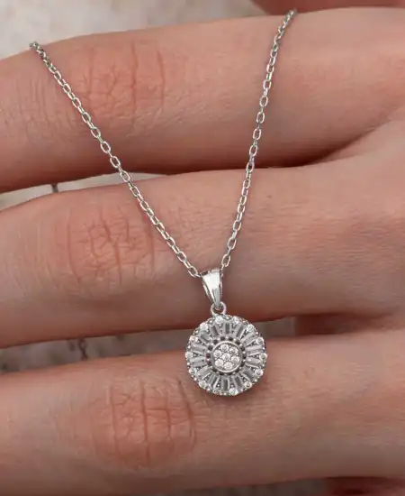 Gümüş Zirkon Taşlı Yuvarlak Kadın Kolye