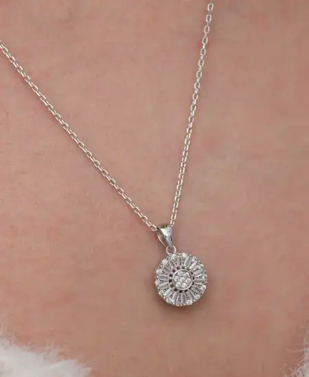 Gümüş Zirkon Taşlı Yuvarlak Kadın Kolye