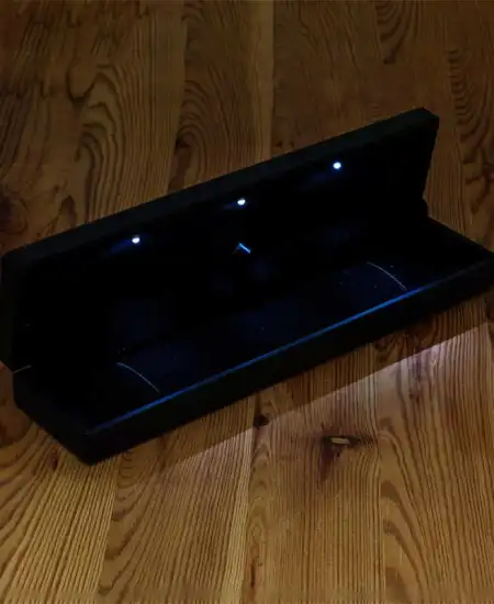 Işıklı Siyah Renk Bileklik Ve Tesbih Kutusu