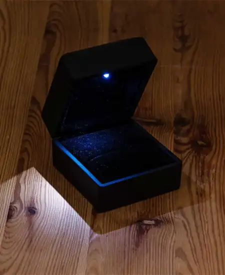 Işıklı Siyah Renk Yüzük Kutusu