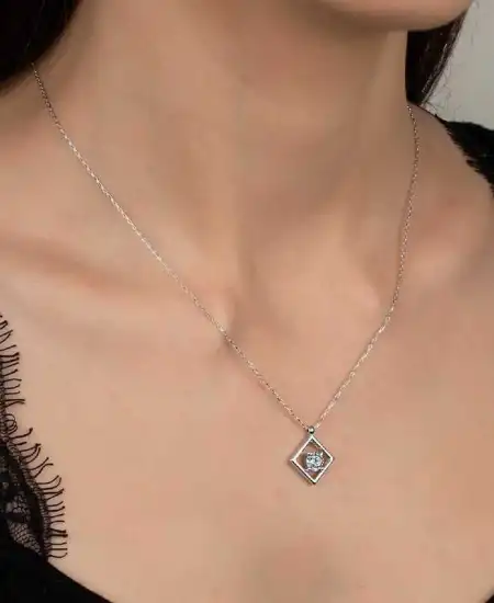 Swarovski Taşlı Gümüş Dörtgen Bayan Kolye