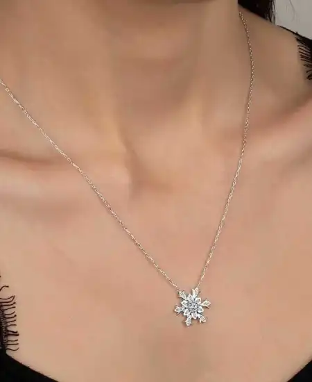 Swarovski Taşlı Gümüş Kartanesi Bayan Kolye