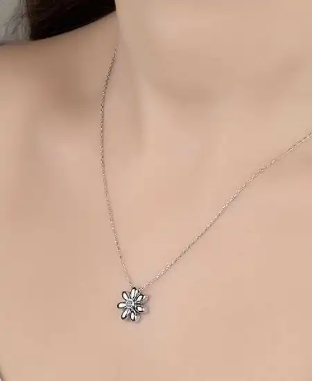Swarovski Taşlı Gümüş Papatya Bayan Kolye