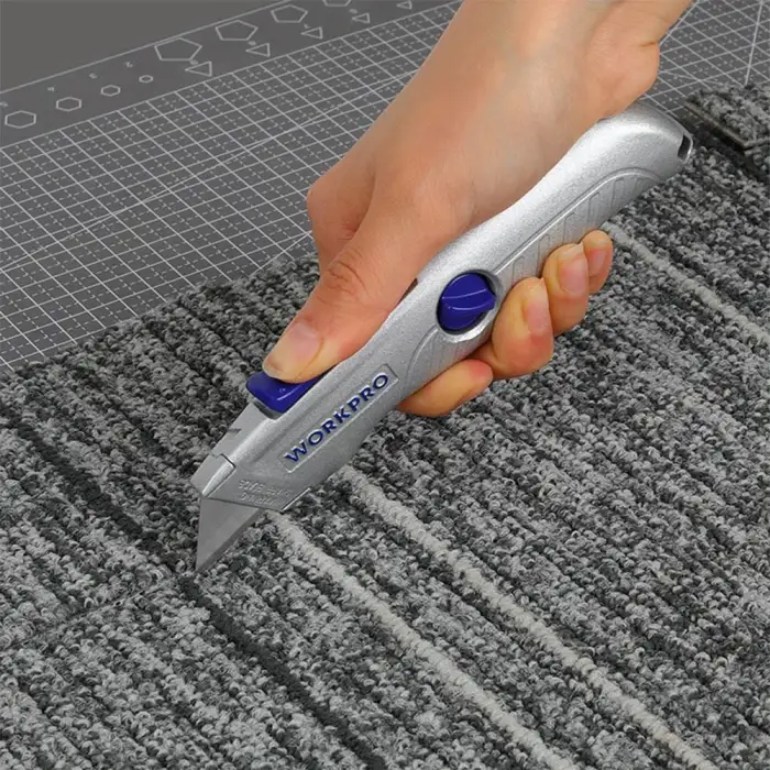 WORKPRO WP213007 Alüminyum Gövde Otomatik Geri Çekilebilir Rötuş Maket Bıçağı