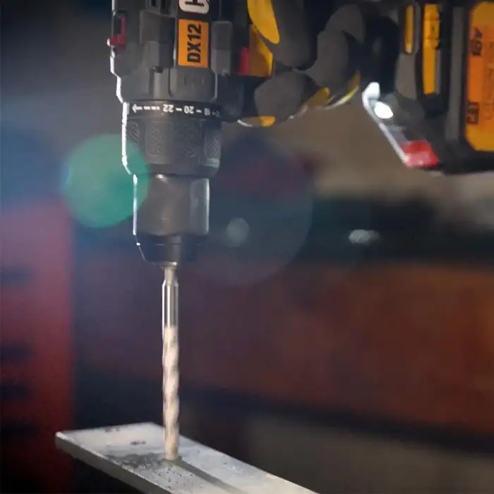 CAT DX12.2 18Volt/4.0Ah Li-ion Çift Akülü Kömürsüz Profesyonel Şarjlı Darbeli Matkap