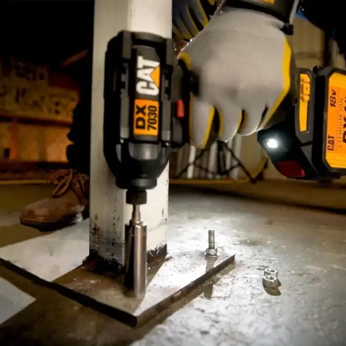 CAT DXK201 18Volt/2.0Ah Li-ion Çift Akülü Kömürsüz Profesyonel Şarjlı Darbeli Matkap + DX7030 + DA01903 Kombo Set