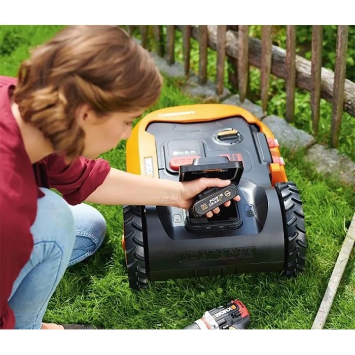 WORX WR147E.1 20Volt 4.0Ah. 20CM LANDROID Tam Otonom Kömürsüz Çim Biçme Robotu