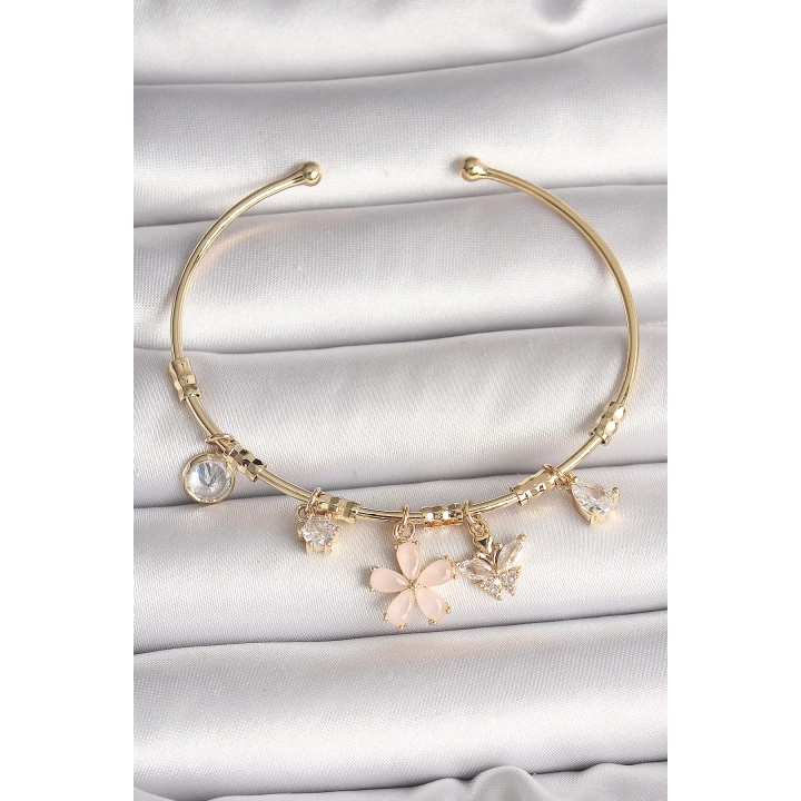 Pirinç Gold Renk Sallantı Pembe Mineli Çiçek Figür Zirkon Taşlı Kelebek Detay Charm Kadın Bileklik - TJ-BB6891