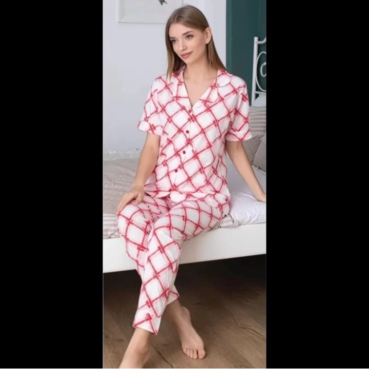 Freshness 105 Baklava Desenli Patlı Kısa Kol Pijama Takımı