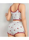 Pamuklu Beyaz Üstüne Kırmızı Gül Desen Fitilli Askılı Şortlu Pijama Takımı