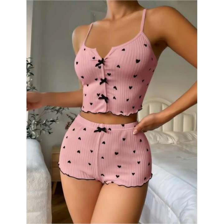Pembe Üstüne Siyah Kalp Desenli Askılı Şortlu Pijama Takımı