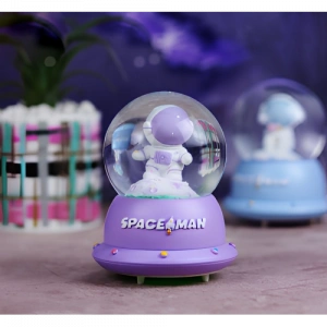 Minik Astronot Işıklı Kar Küresi