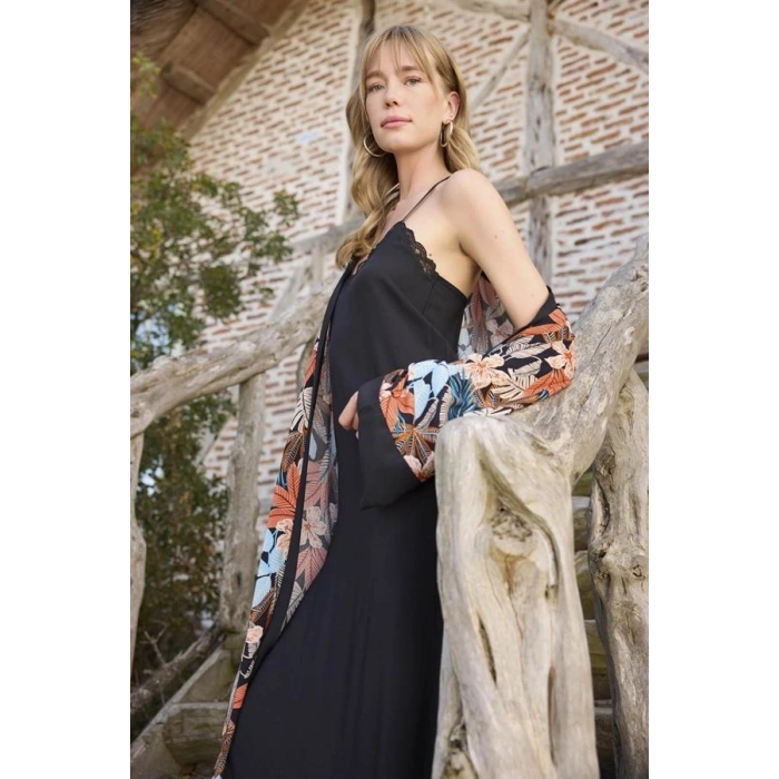 Will Like Çiçek ve Yaprak Desenli Dantelli ve Dekolteli Sabahlık Takımı