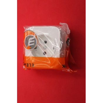 Merve Sıva Üstü Kare Topraklı Priz