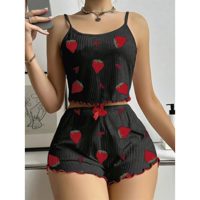 Will Like Pamuklu Siyah Üstüne Çilek Desen Fitilli Askılı Şortlu Pijama Takımı