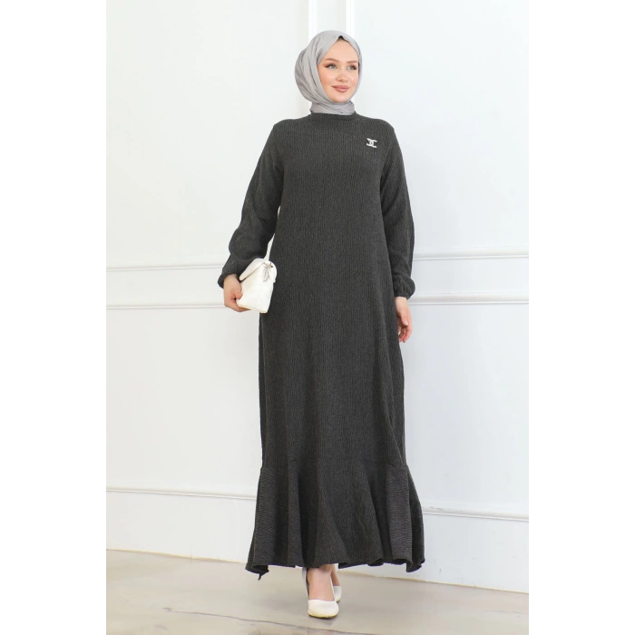 Broş Detaylı Karin Elbise Siyah