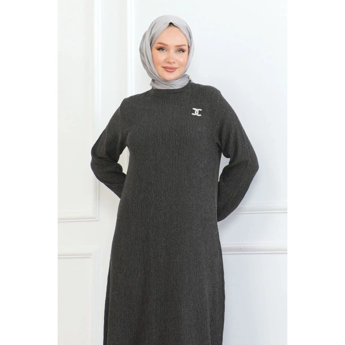 Broş Detaylı Karin Elbise Siyah