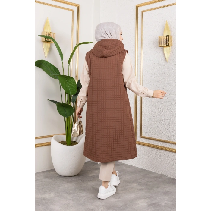 Arma Detaylı Kapüşonlu Kapitone Kahve Yelek