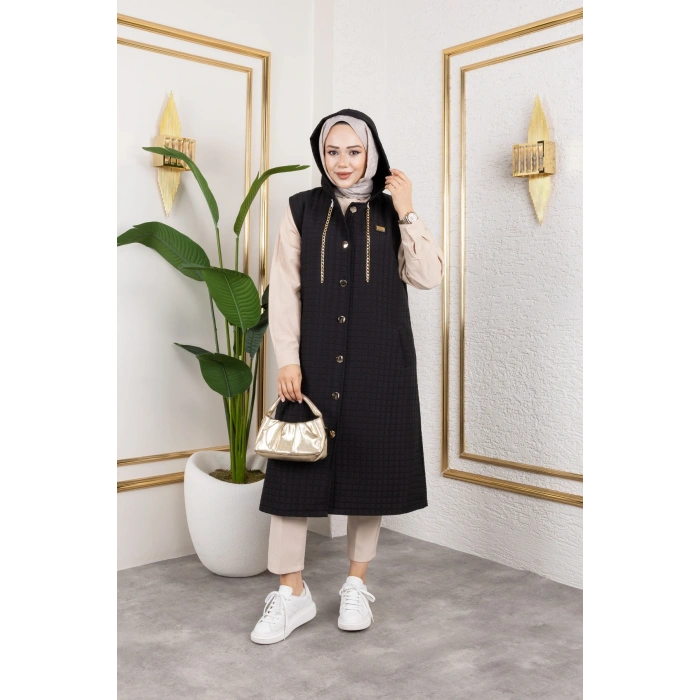 Arma Detaylı Kapüşonlu Kapitone Siyah Yelek