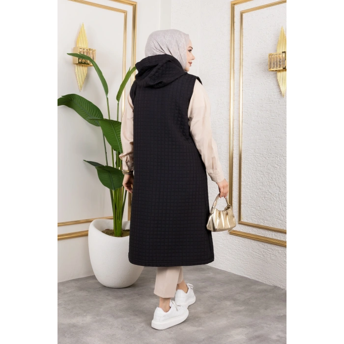 Arma Detaylı Kapüşonlu Kapitone Siyah Yelek