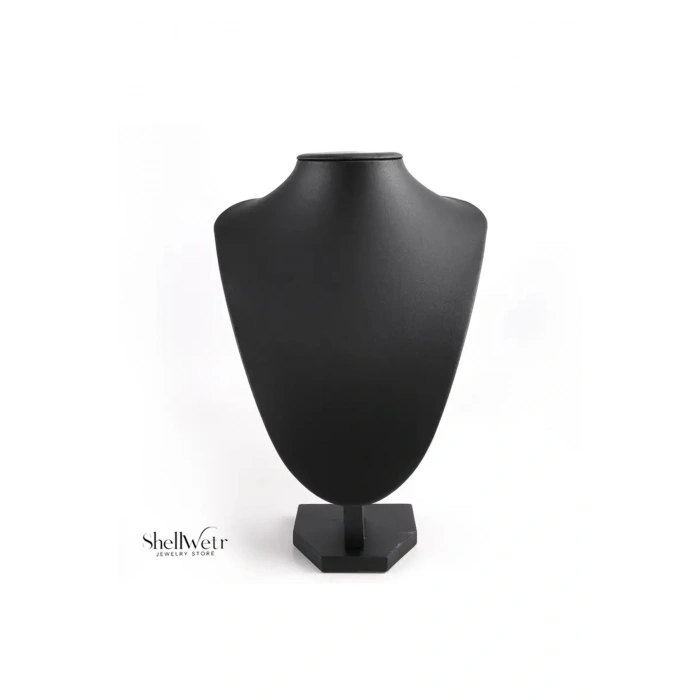 Boyun takı mankeni sosyal medya platformlarında etkileyici görseller oluşturmak için ideal