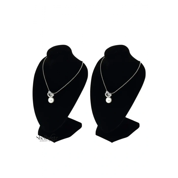 Boyun takı mankeni sosyal medya platformlarında etkileyici görseller oluşturmak için ideal