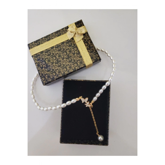 French Model Inci Kolye