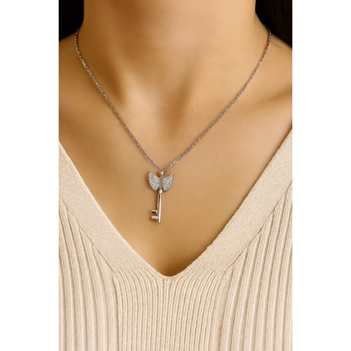 Kadın Kolye Lumora Kadın Kolye 925 Ayar Gümüş Kelebek Anahtar Detaylı Şık