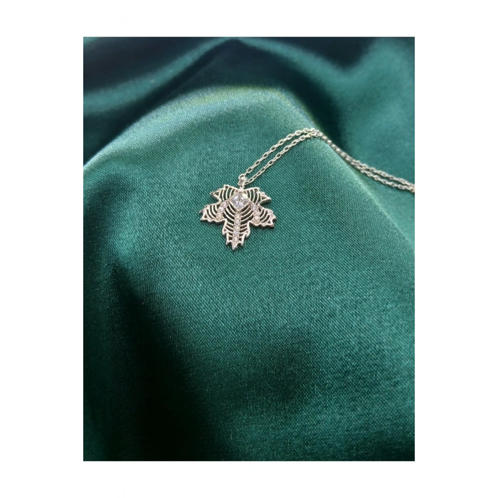 Kadın Kolye Silver Vein Kadın Kolye 925 Ayar Gümüş Taşlı Yaprak Formlu Şık