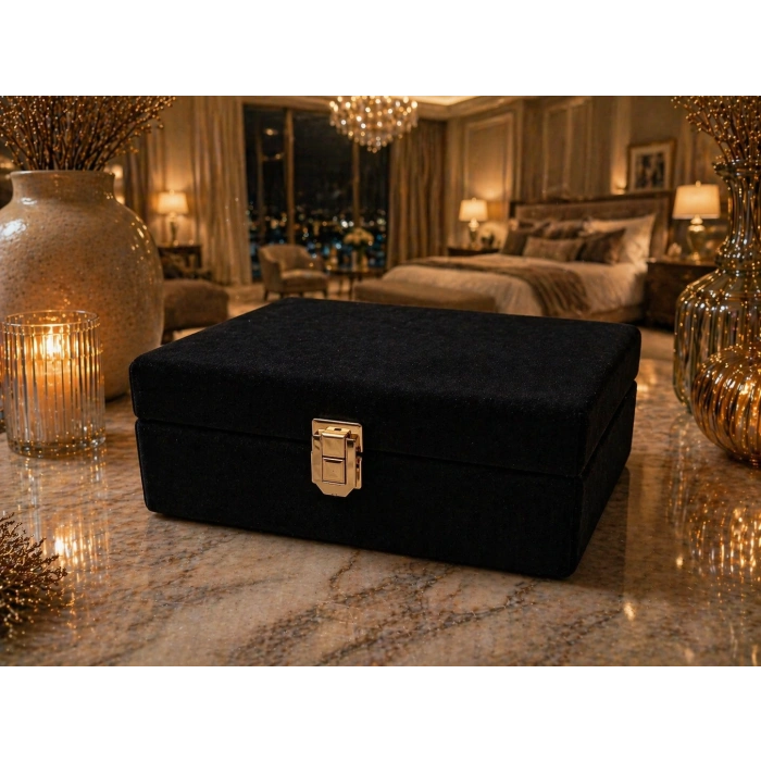 Hilton takı kutusu, şıklığı ve geniş tasarımıyla lüks kumaş kullanılarak üretilmiş bir takı organizeri