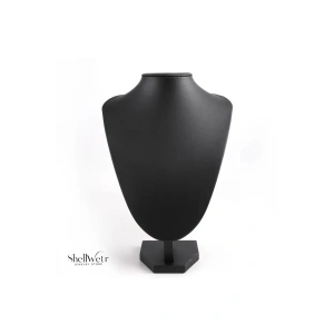 Boyun takı mankeni sosyal medya platformlarında etkileyici görseller oluşturmak için ideal