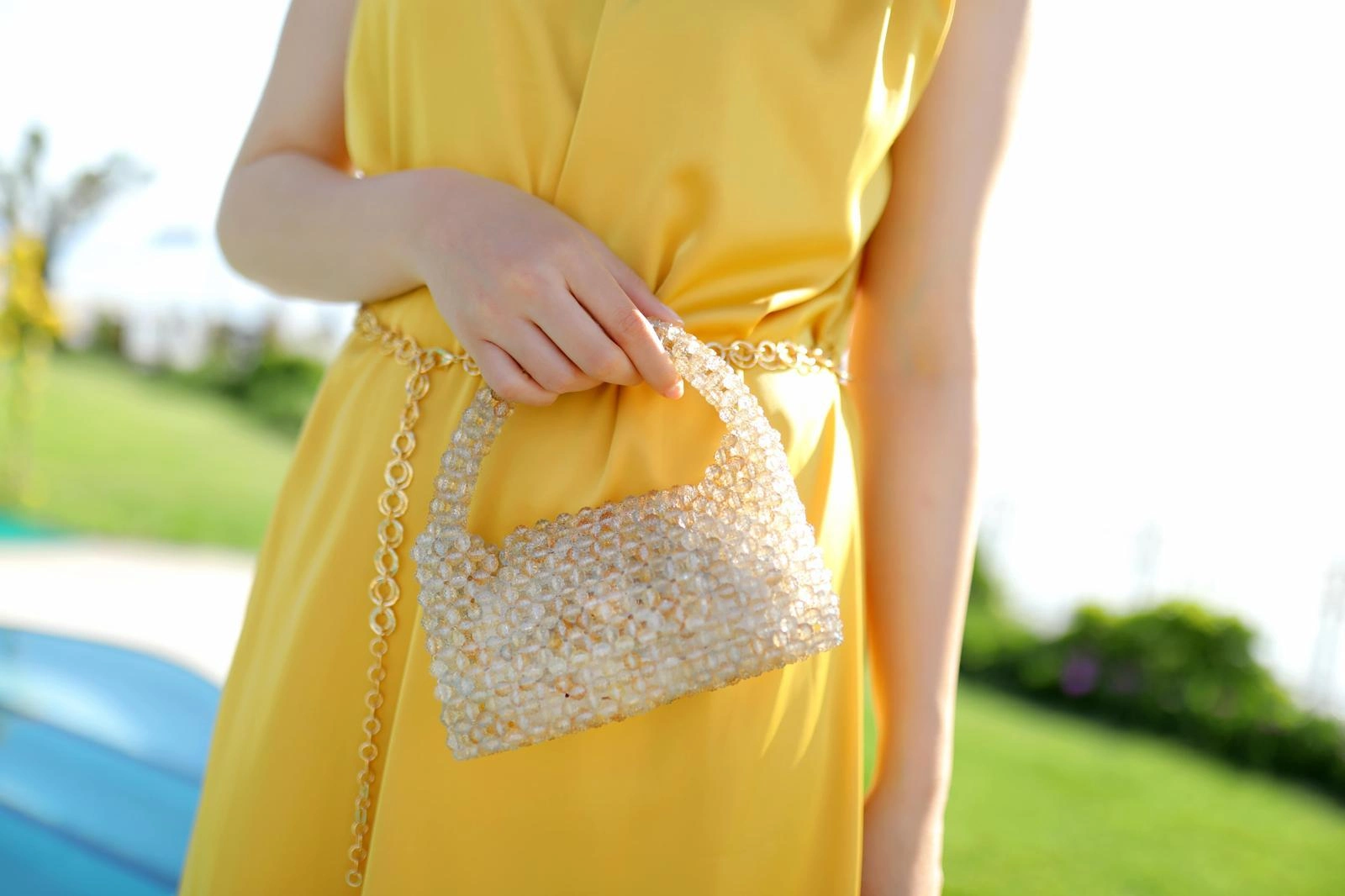 El yapımı incili el çantası kapaklı krem